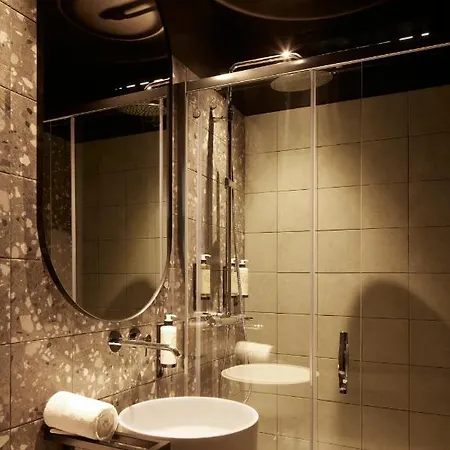 Gasthof Alto House Faro, Al De Assinatura Modernista